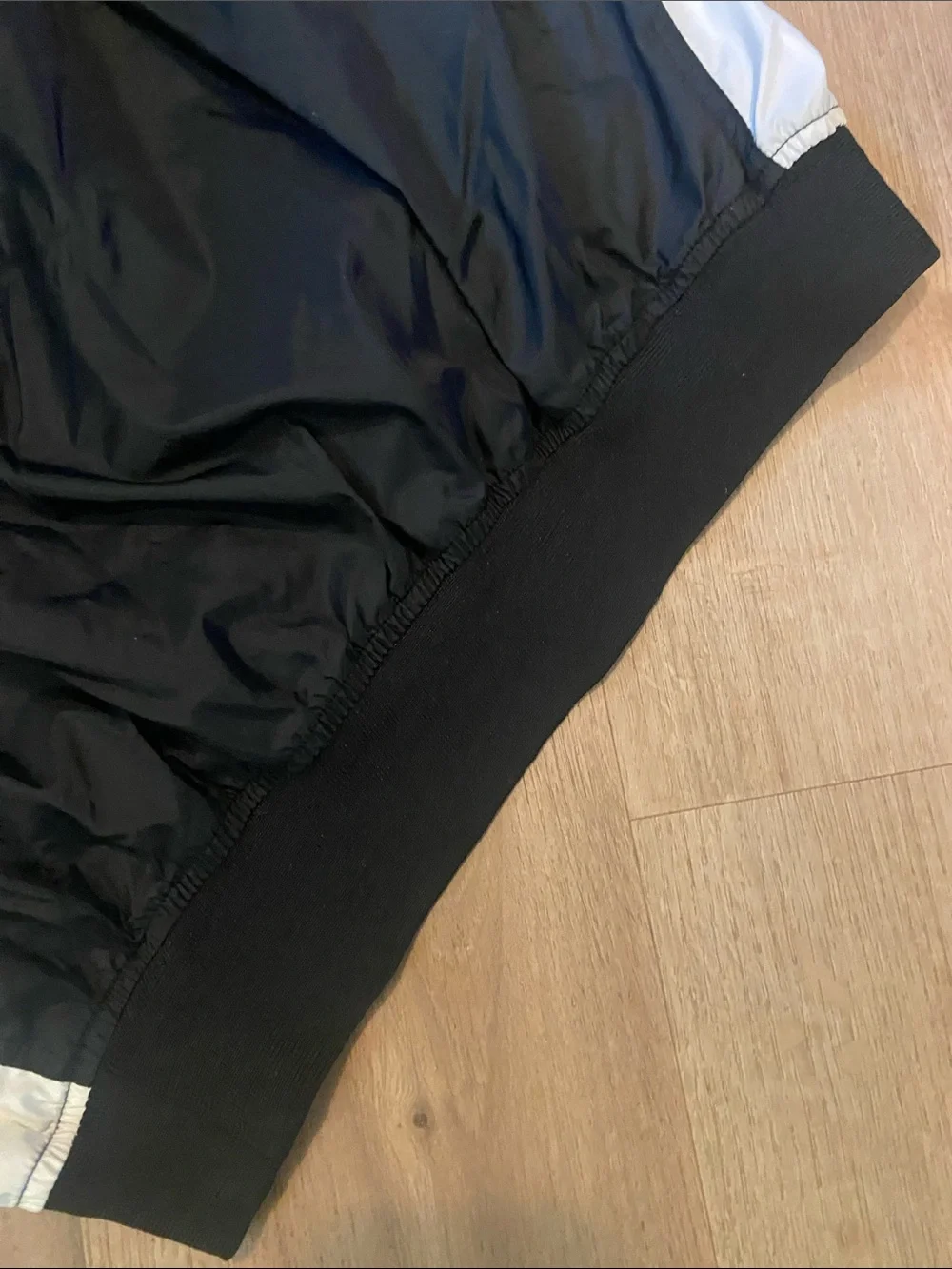 Vintage Y2K Nike Windbreaker Jacket Size L Blk/Wht Center Swoosh Pullover V-Neck